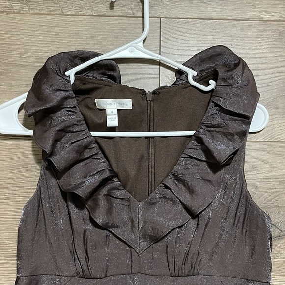 London Times Women's Ruffled dress, size 4 - Picture 2 of 7